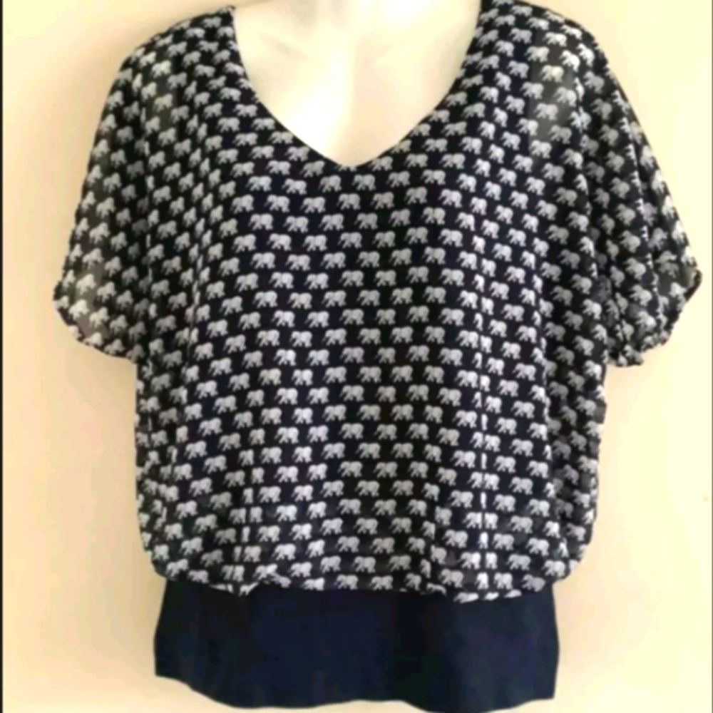 Cabi Blue White Elephant Parade Short Sleeve Blouse size small